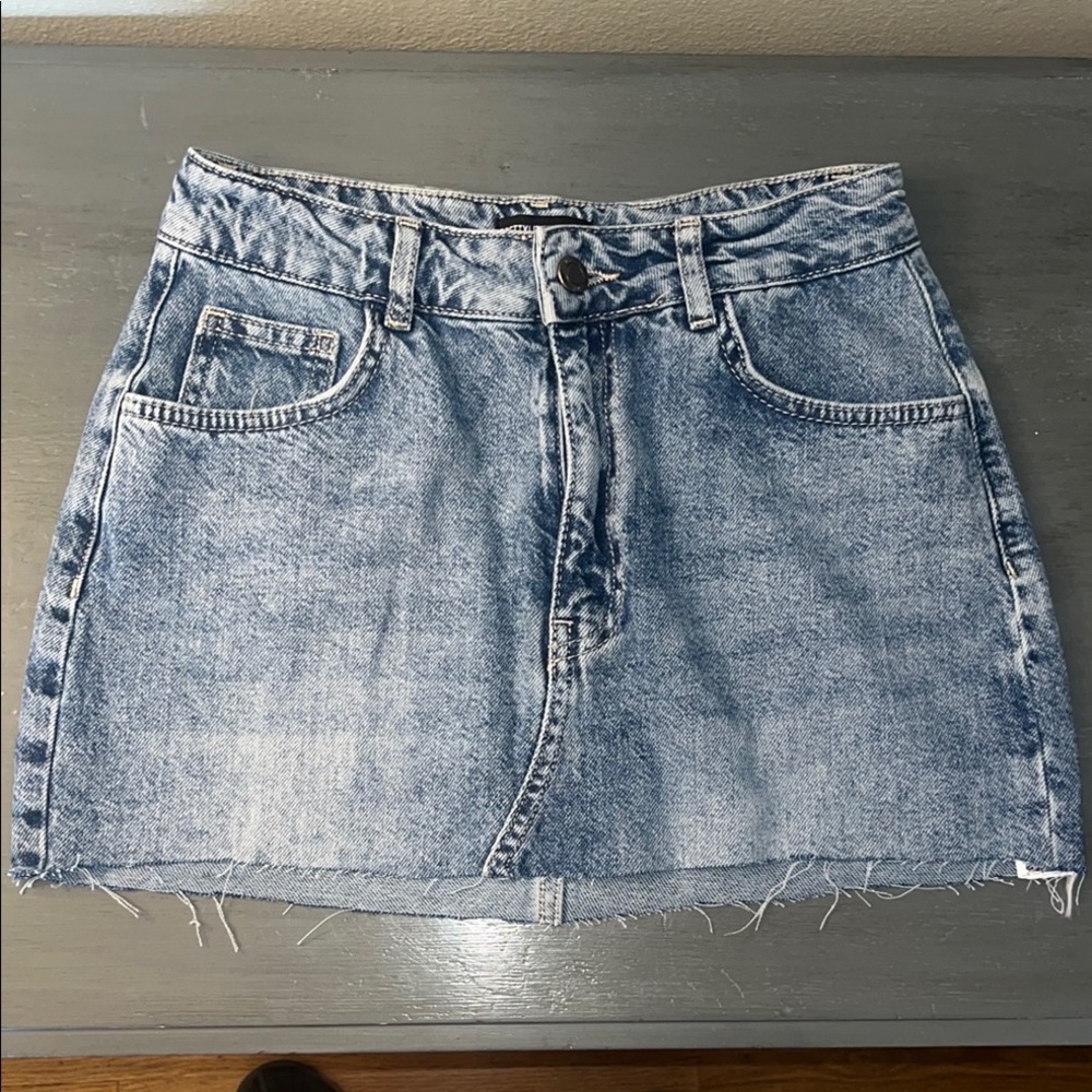 PrettyLitleThing Acid Wash Denim Mini Skirt Jean Cut-Off Light Distressing sz 6